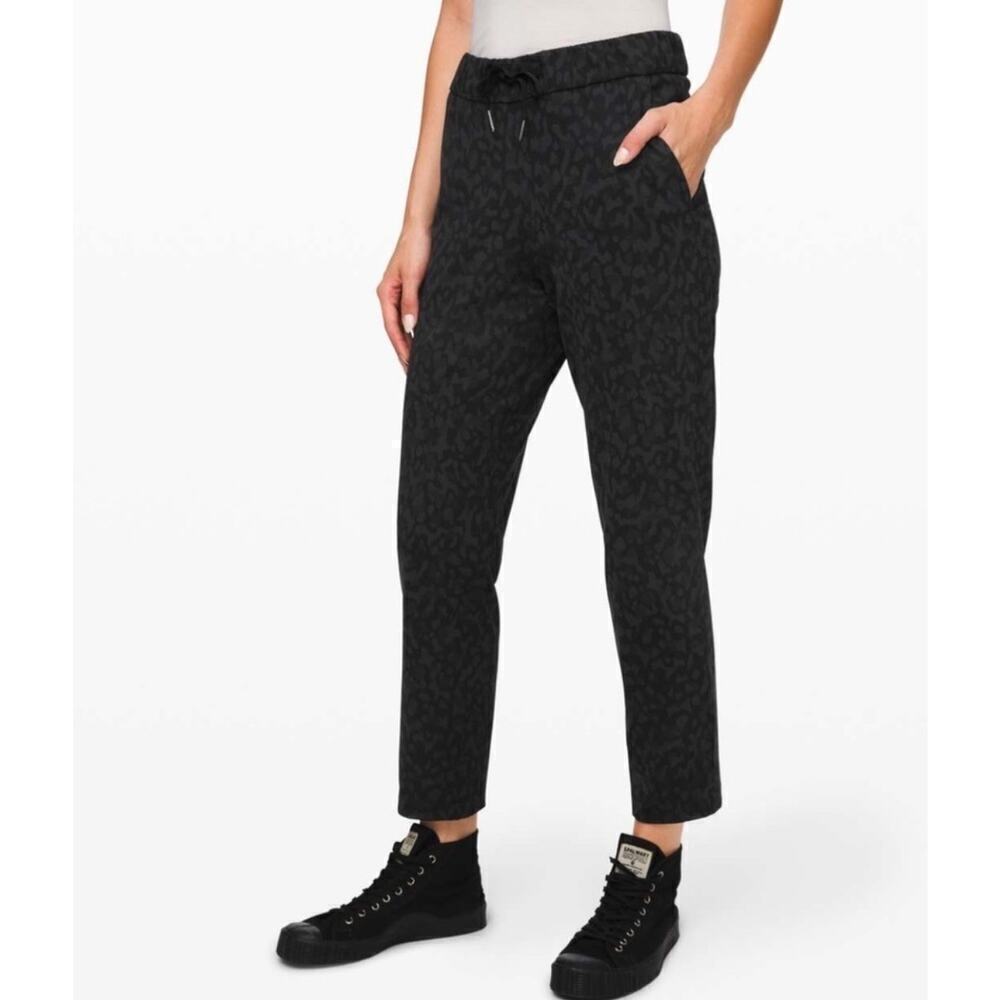 Lululemon On the Fly Camo Elastic Waist Pants Flux Formation Women's Gray Size 2